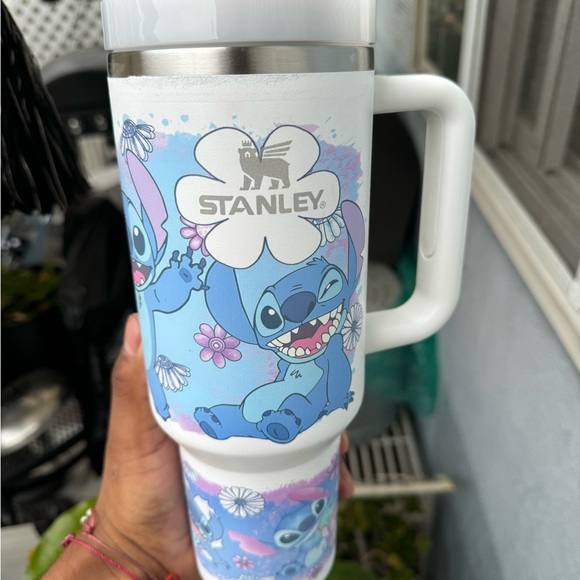 Stanley Floral Stitch Tumbler in White and Blue 40 oz tumbler - Picture 3 of 5